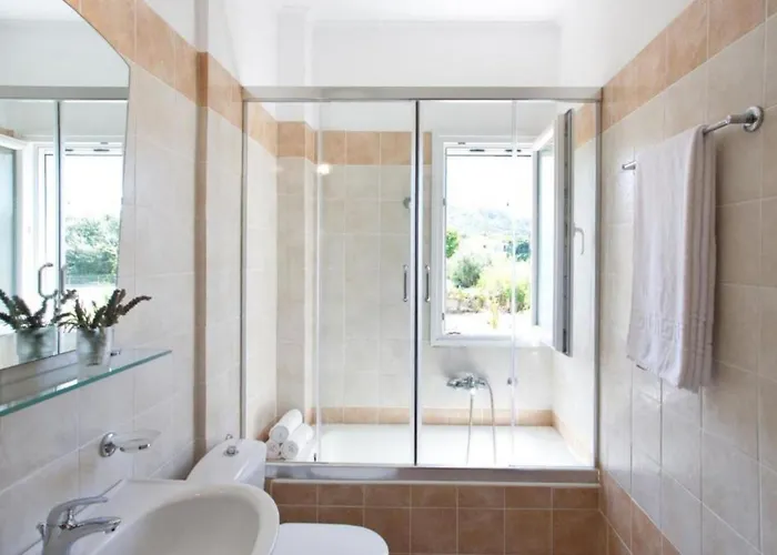 Porto Nirikos Lefkada City